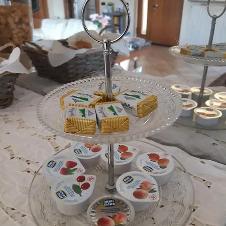 La Via Dell'ambra Bed & Breakfast *