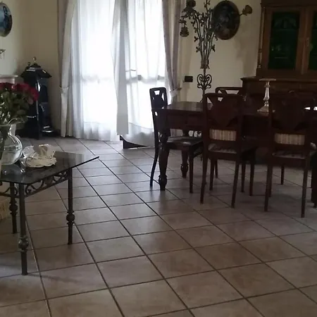 La Via Dell'ambra Bed & Breakfast Marnate