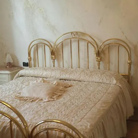 La Via Dell'ambra Bed & Breakfast Marnate
